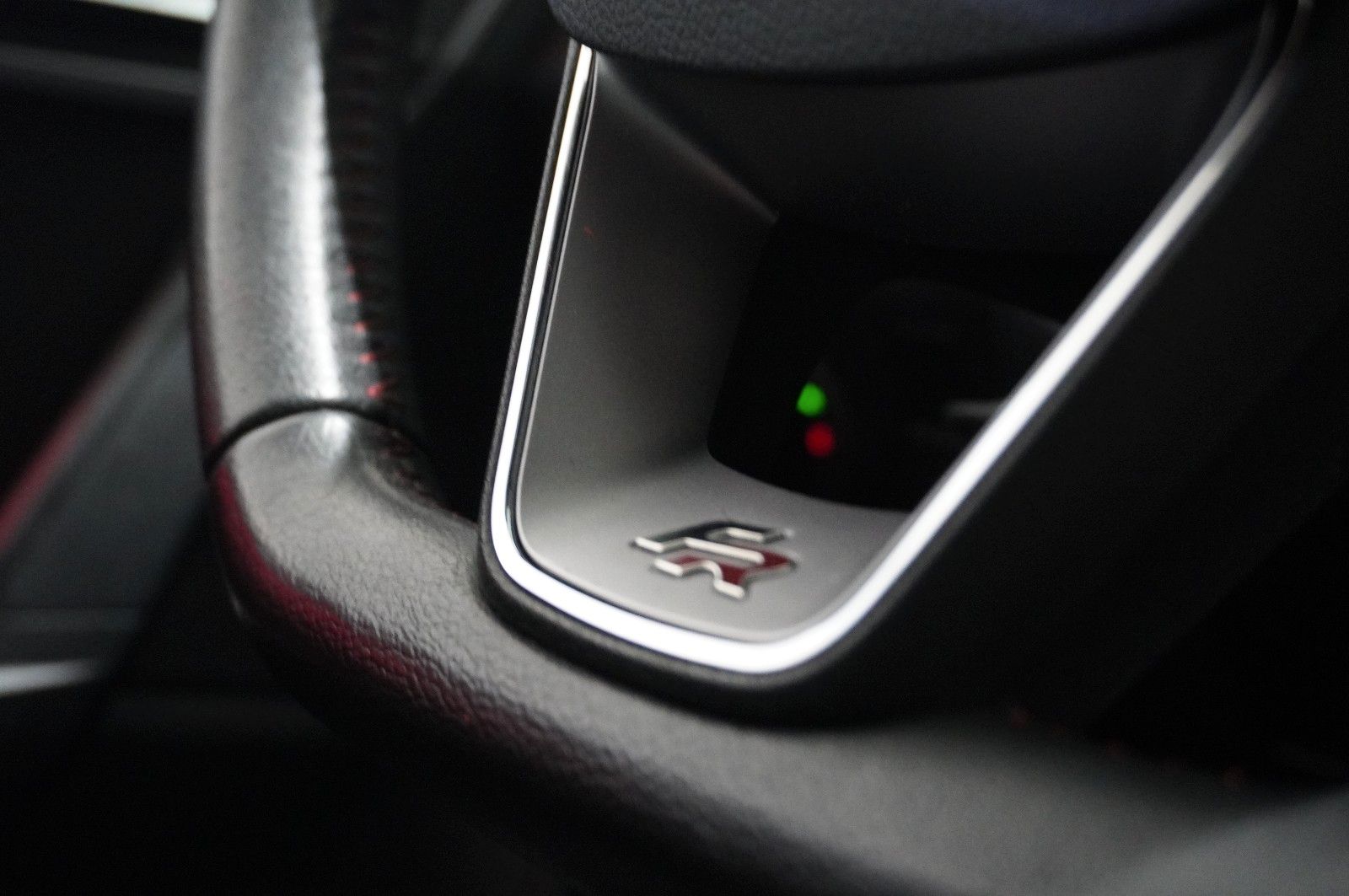 Fahrzeugabbildung SEAT Ibiza 1.0 TSI FR SPORT LED/NAVI/SHZ/PDC/TEMP/17"