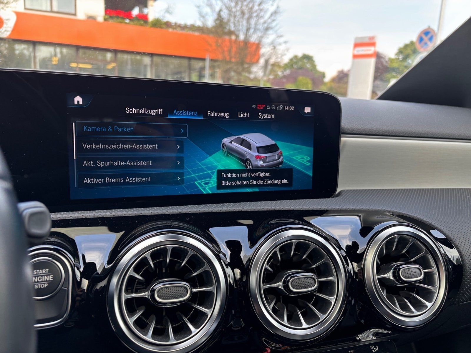Fahrzeugabbildung Mercedes-Benz A 250 e Progressive*Pano*MultBeam*Distronic*360*