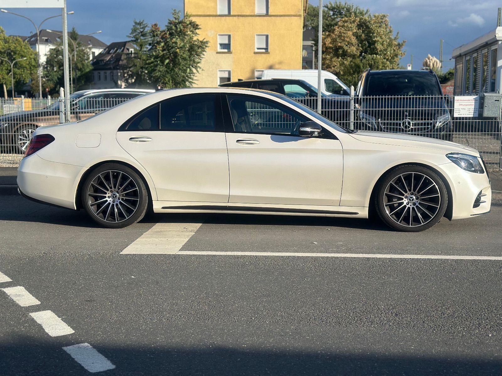 Fahrzeugabbildung Mercedes-Benz S 560 4MATIC*AMG LINE+MOD.2018*