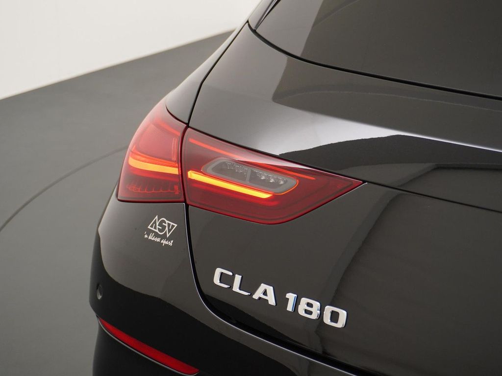 Mercedes-Benz CLA 180 Shooting Brake Star Edition AMG Line