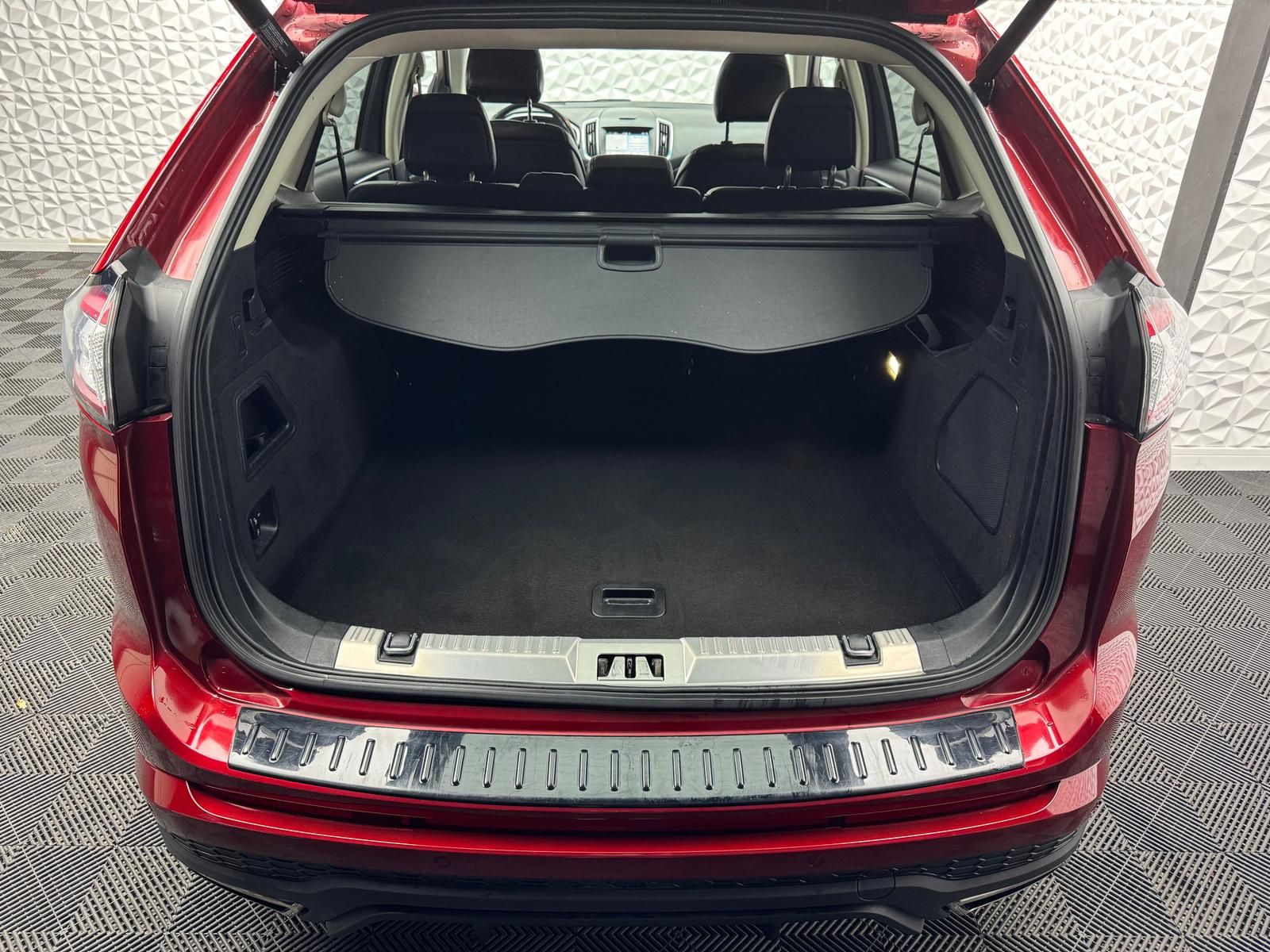 Fahrzeugabbildung Ford EDGE 2.0 TDCi ST-LINE 4x4/SONY/PANO/MEMORY/RCAM