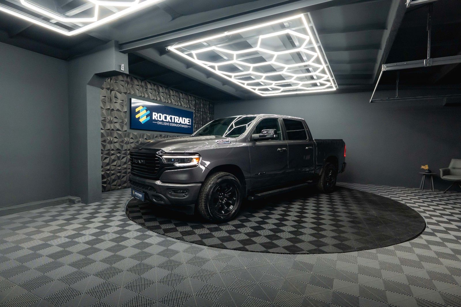 Fahrzeugabbildung Dodge RAM 5.7 V8 HEMI 4x4 LARAMIE Offroad Night LED