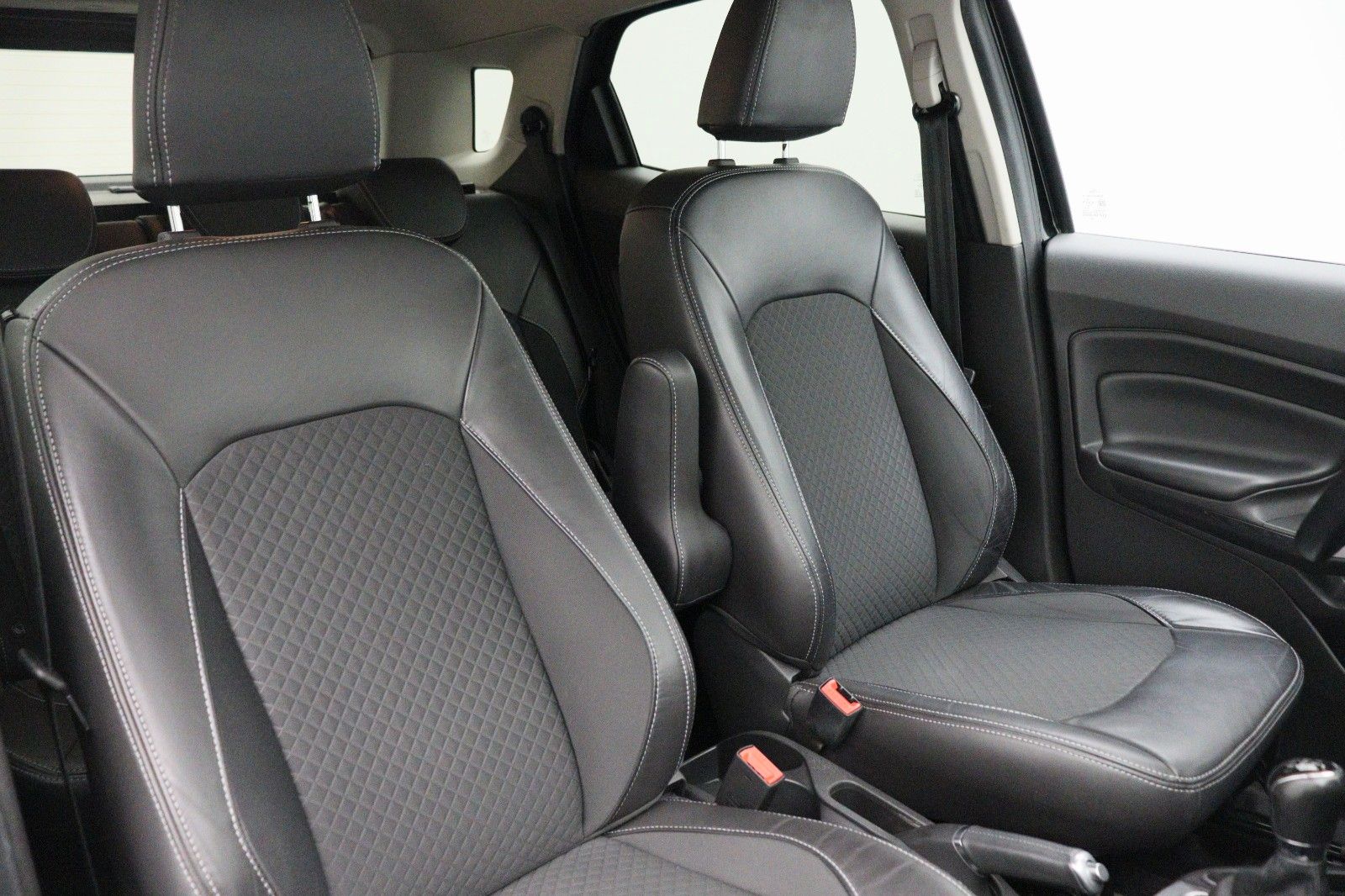 Fahrzeugabbildung Ford EcoSport 1.0 Titanium PDC TEMPO SHZ