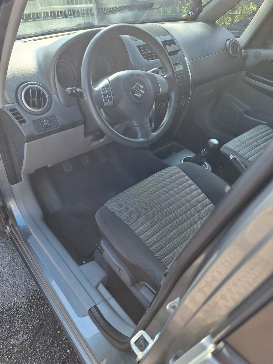 Suzuki (SX4) S-Cross Allrad Scheckheft 8f bereift