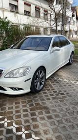 Mercedes-Benz S 550 - Mercedes-Benz S 550 mit Benzin-Antrieb: Automatik