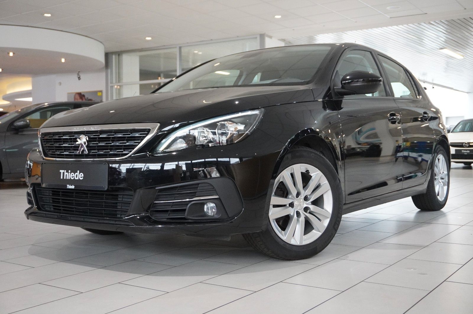 Fahrzeugabbildung Peugeot 308 LIM. 1.2T ACTIVE PACK NAVI/LED/TEMP./DAB+