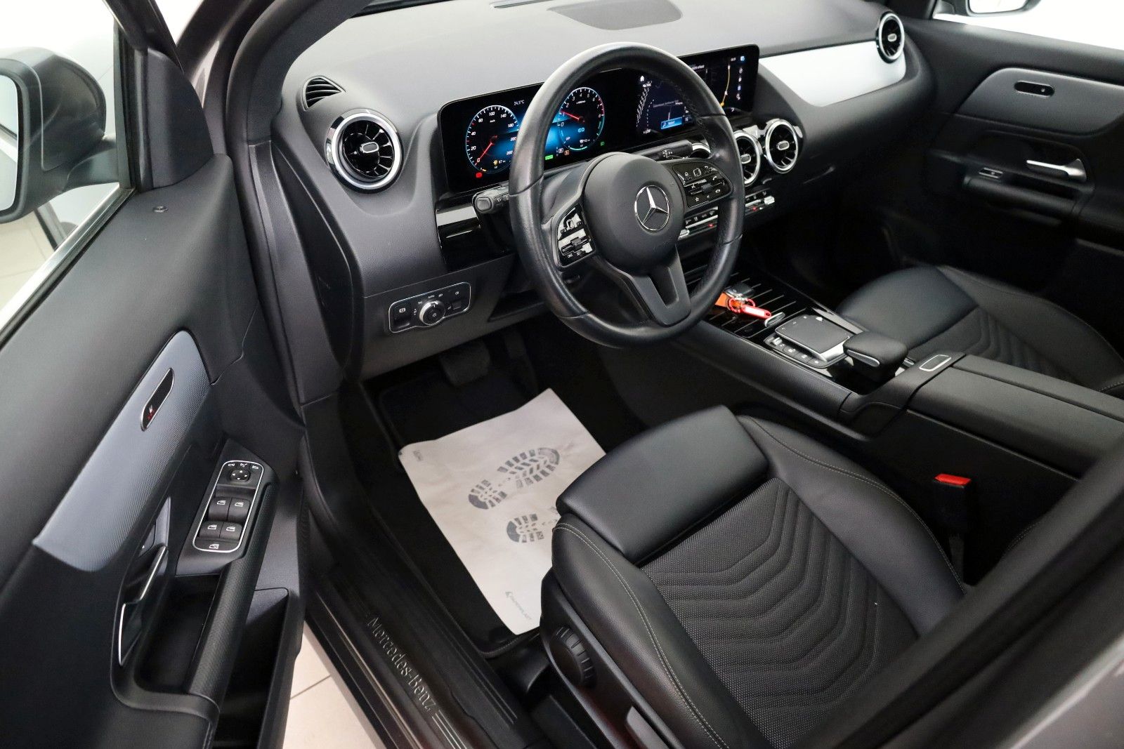 Fahrzeugabbildung Mercedes-Benz GLA 250 e, Style,T.Leder,Navi,LED,SH,Kamera,Pano