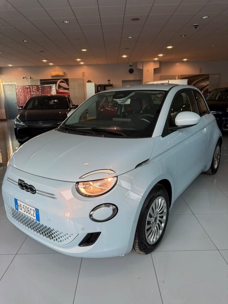 Fiat FIAT - 500 E - 500 Icon Berlina imagem 2