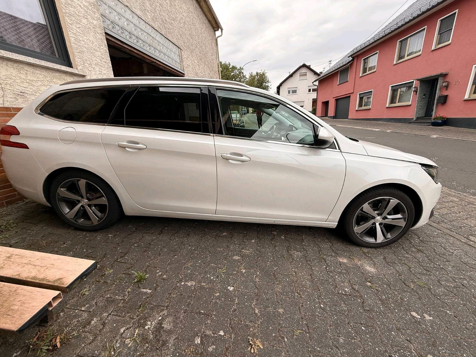 Peugeot 308 2015 — photo 5