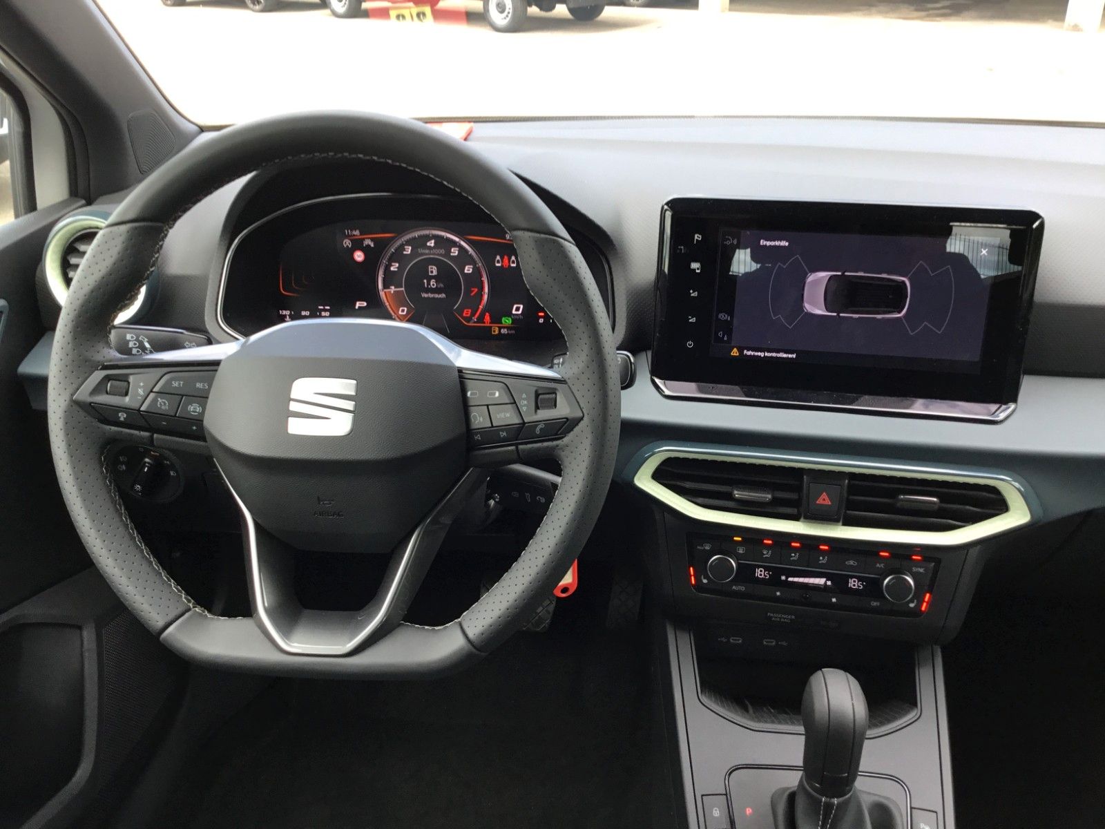Fahrzeugabbildung SEAT Arona 1.0 TSI Style DSG+AHK+ACC+Navi+Kamera