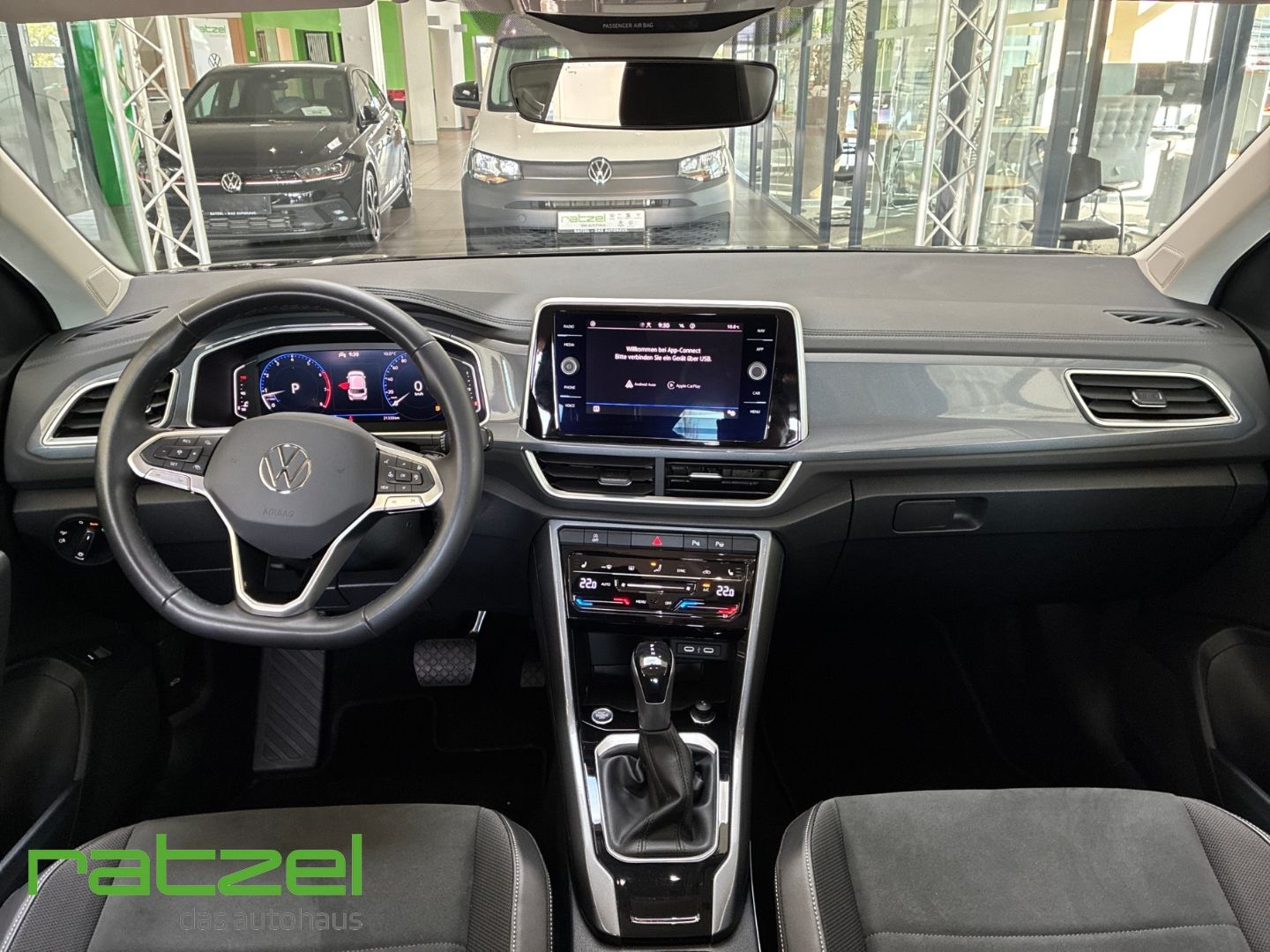 Fahrzeugabbildung Volkswagen T-Roc Style 1.5 l TSI DKG Dig. Cockpit LED ACC E