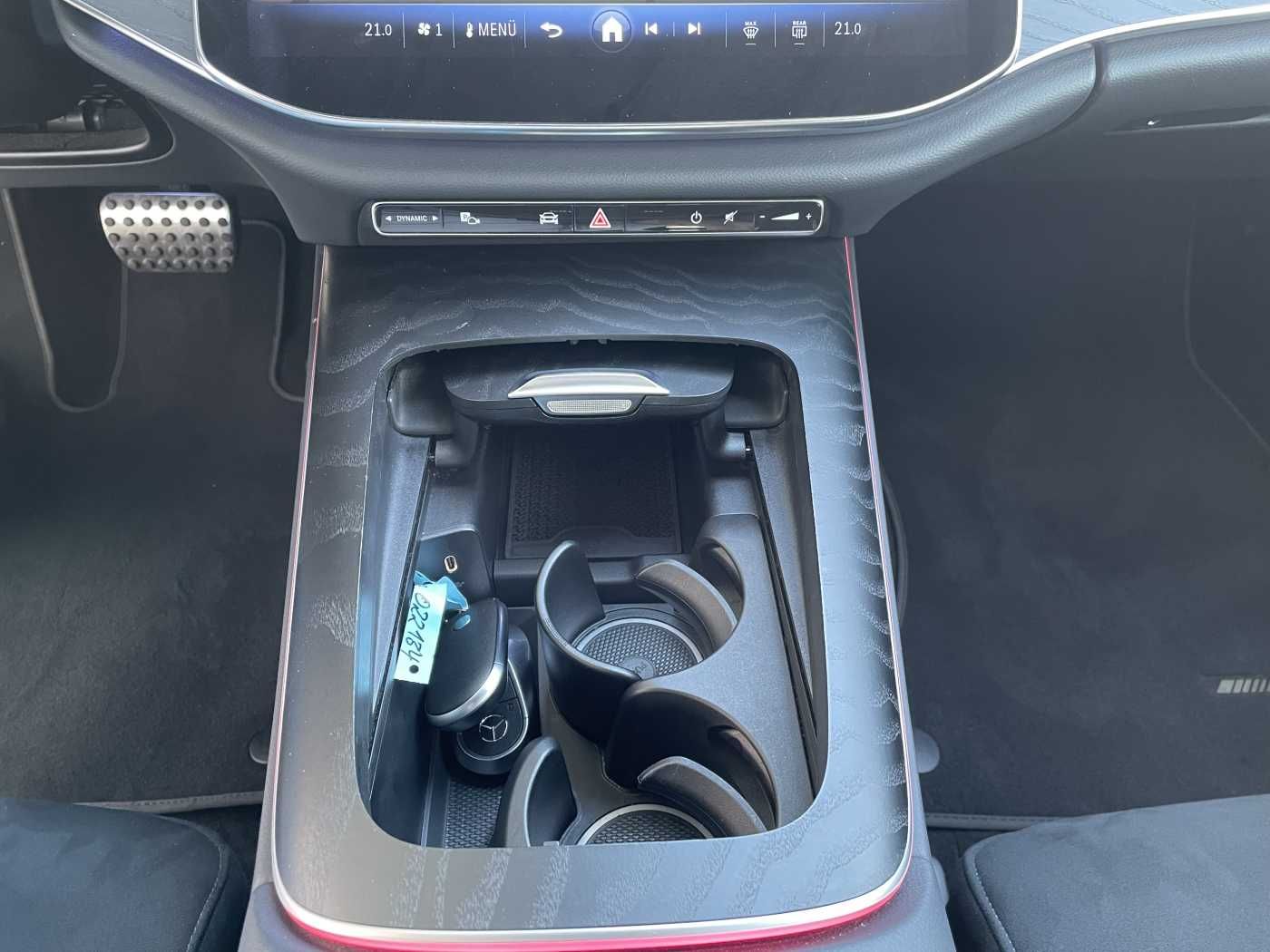 Fahrzeugabbildung Mercedes-Benz E 220 d T AMG-Line AHK+Distr+R-Kamera +Ambiente+