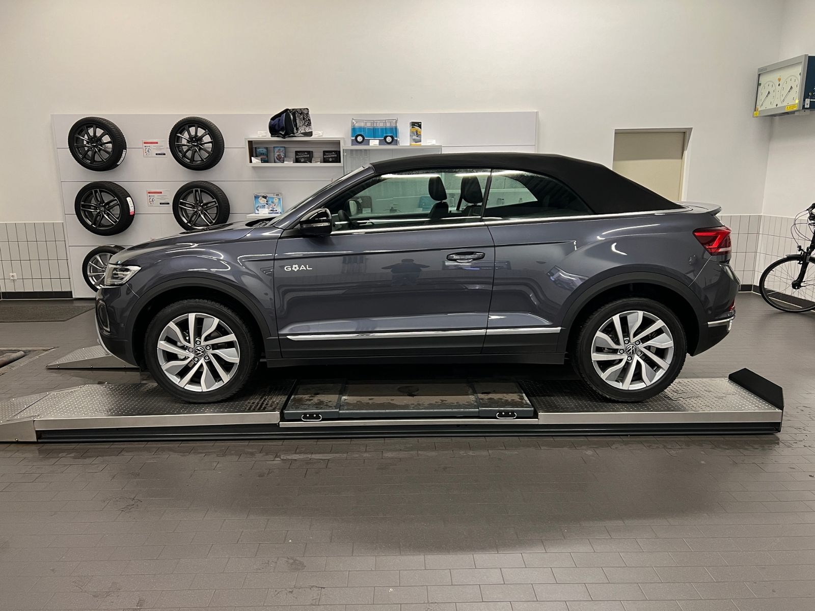 Fahrzeugabbildung Volkswagen T-Roc Cabriolet GOAL 1.5 TSI DSG *Navi, Sport-Pa
