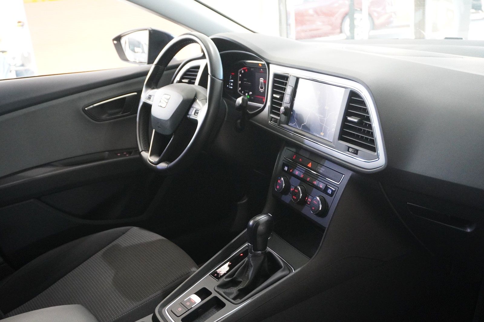 Fahrzeugabbildung SEAT Leon ST 1.6 TDI STYLE DSG NAVI/LED/KAMERA/SH/AHK