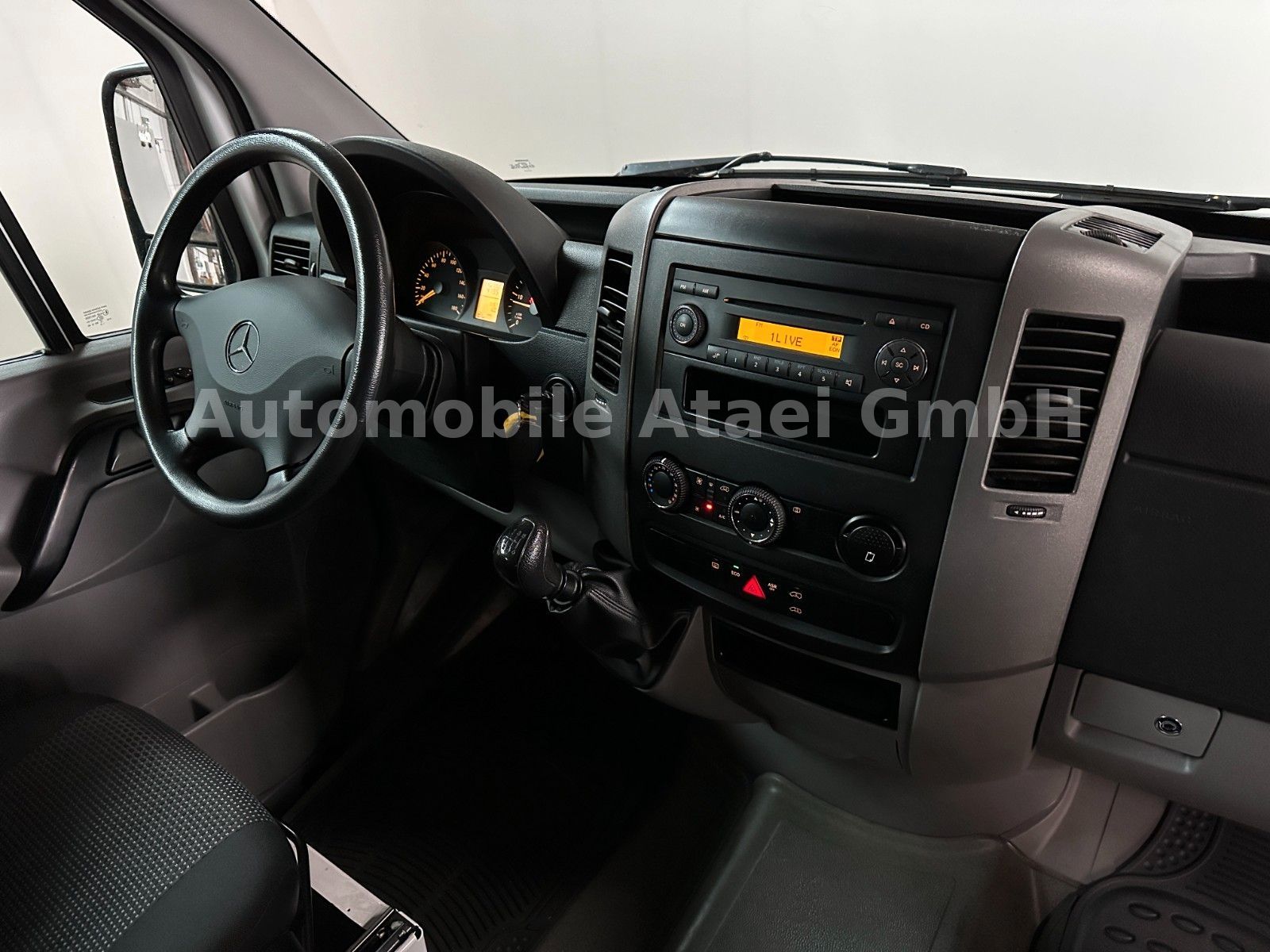 Fahrzeugabbildung Mercedes-Benz Sprinter Kombi 213 *TOP ZUSTAND* 9-SITZE (1350)