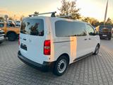 Opel Vivaro Kombi 145PS M 9-Sitze PPS Klima DAB+ - gebrauchte Opel Vivaro aus dem Jahr 2022