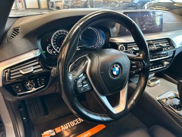 BMW 530 d xDrive Sport Line *LED*Pano*