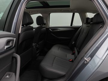 Fahrzeugabbildung BMW 530e xD Pano Kamera DAB HiFi Adapt. Fahrwerk 19"