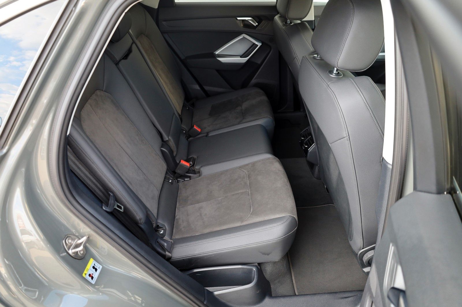 Fahrzeugabbildung Audi Q3 Sportback 35 TFSI S line,T.Leder,Navi,LED,SH