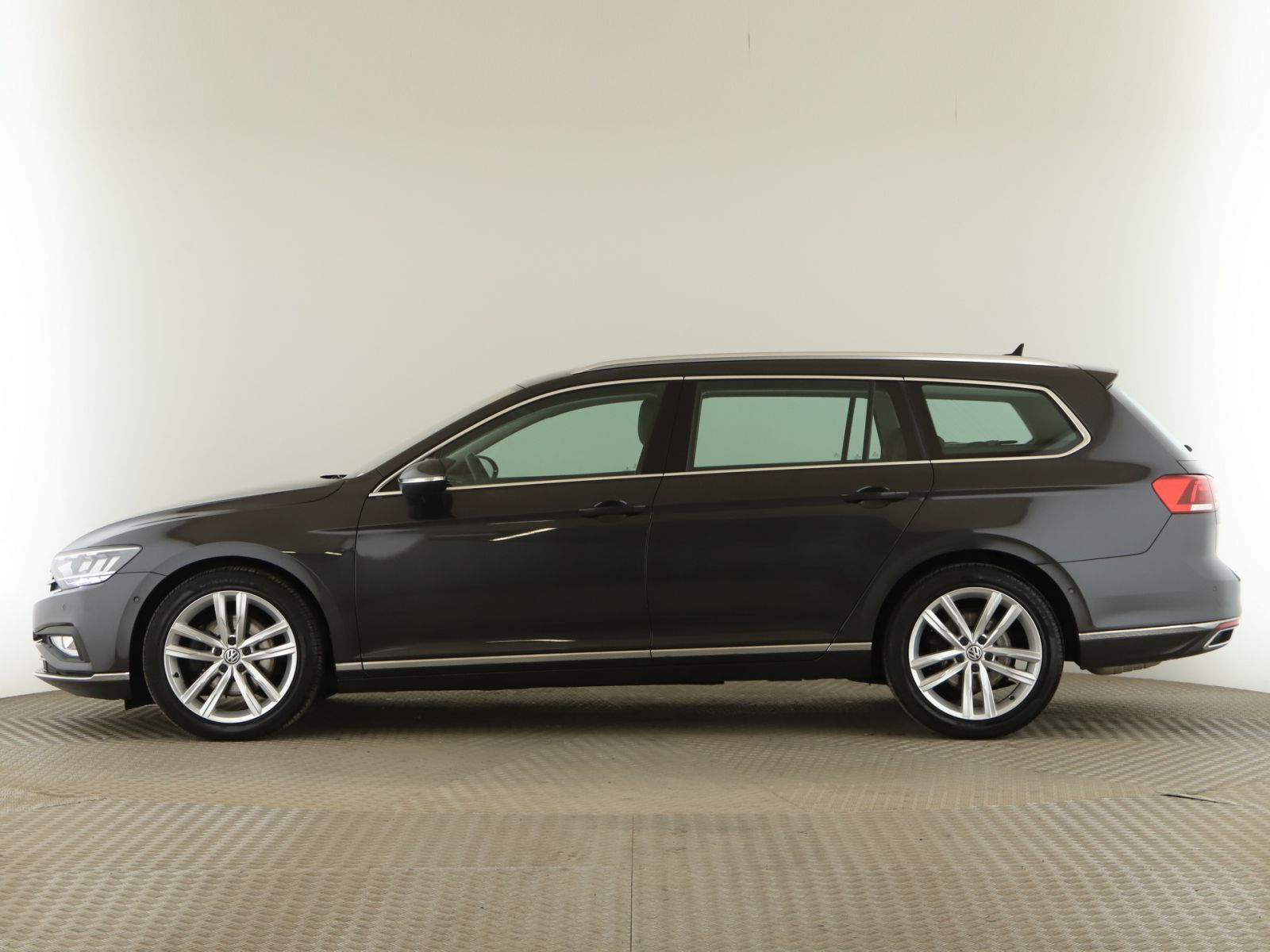 Volkswagen Passat Variant 1.5 TSI Elegance AHK Matrix RFK N foto 3