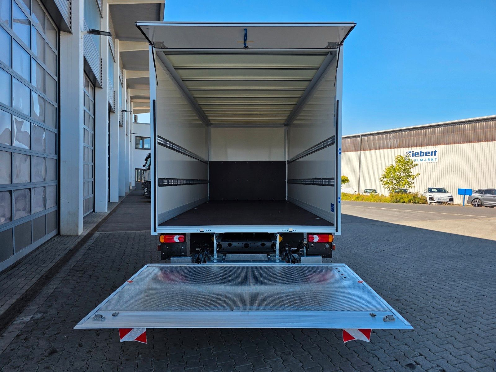 Fahrzeugabbildung Iveco Eurocargo ML75E19/P LBW Spoiler Klima 3 Sitze