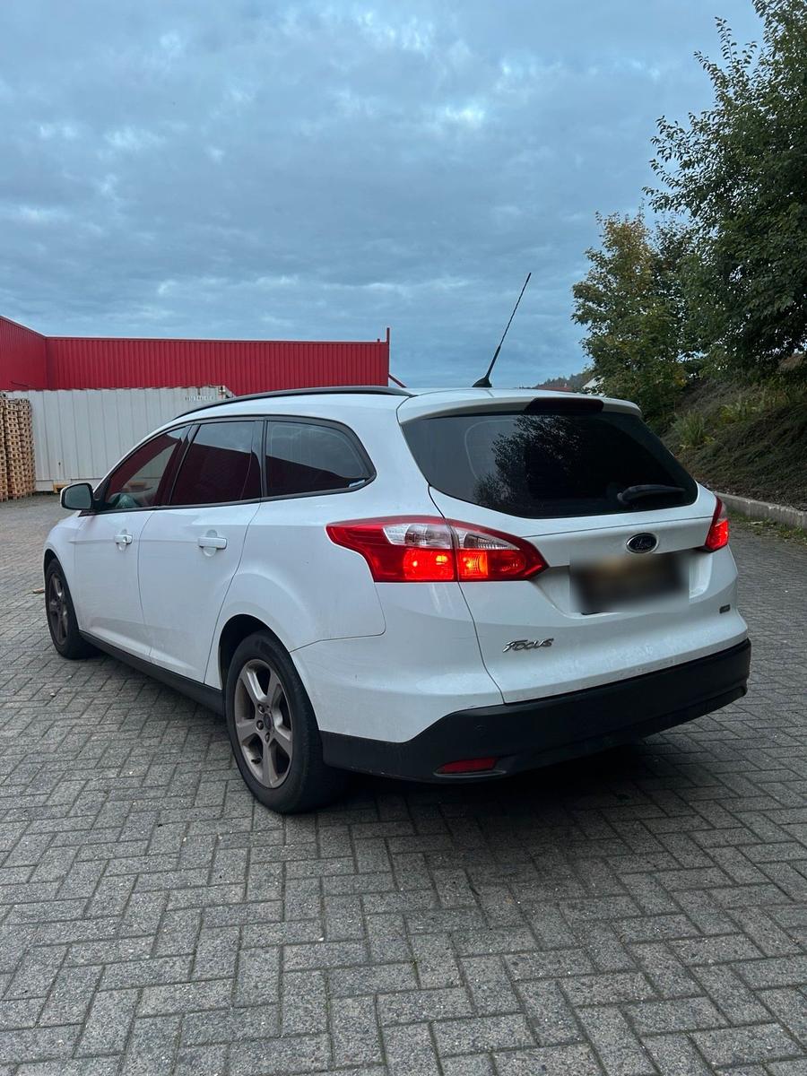 Ford Focus 2014 — салон