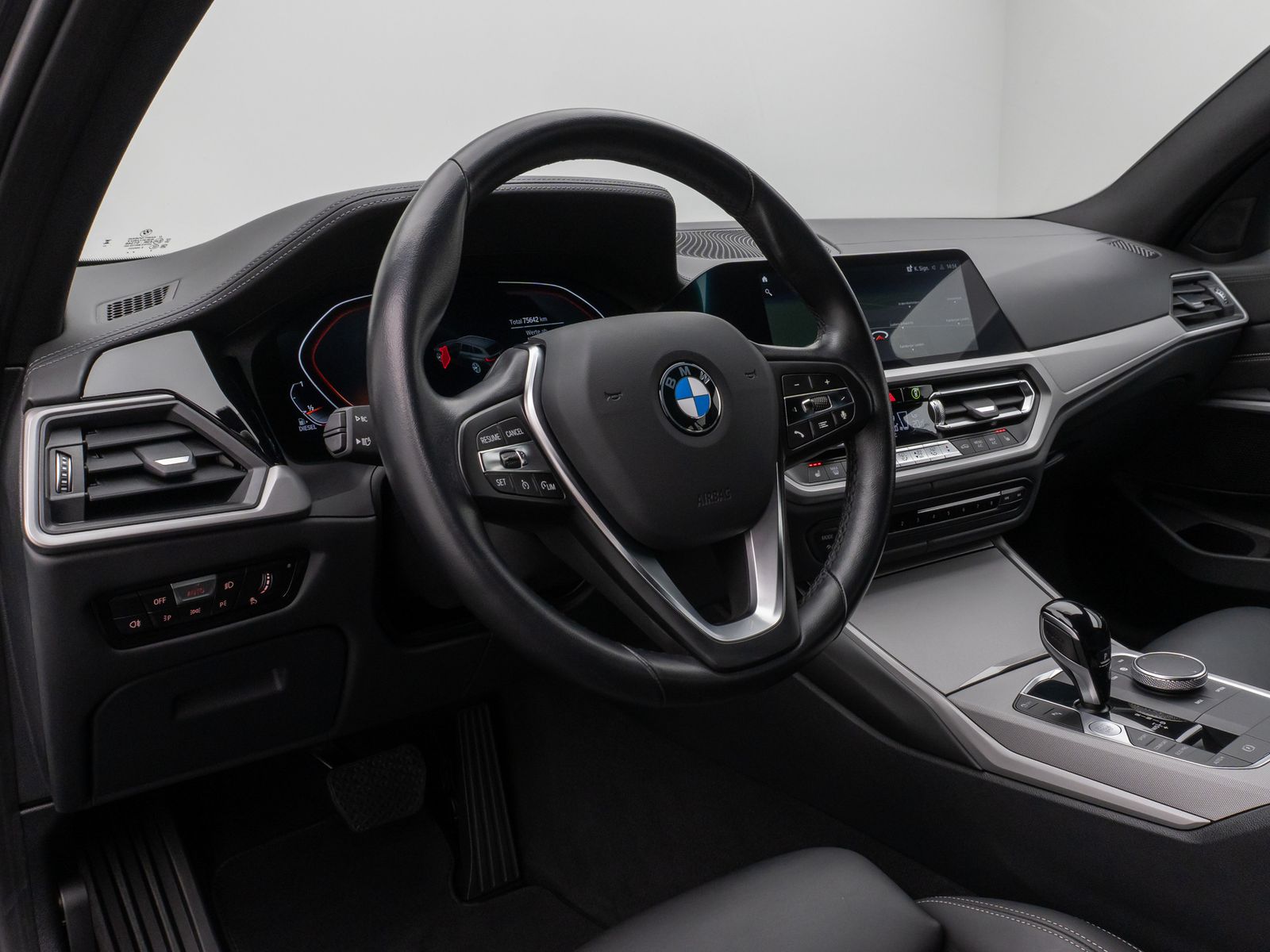 Fahrzeugabbildung BMW 320d DAB HiFi CockPitPro Lordos Alarm PDC Sport