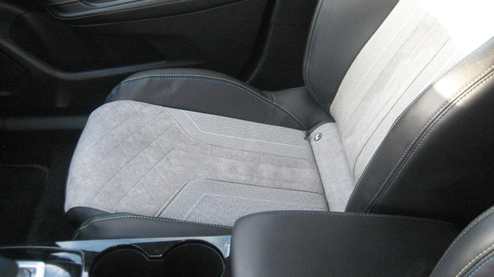 Peugeot 2008 GT Pack ELEKTRO/NAVI / LED / Sitzheizung