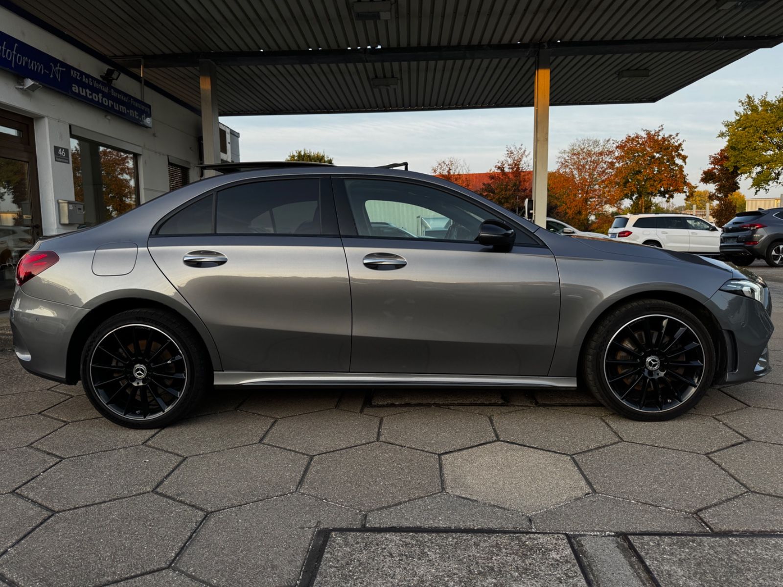 Mercedes-Benz A 250 e LIMO/AMG/PANO/KEYLESS/DISTRONIC+/LEDER imagem 2
