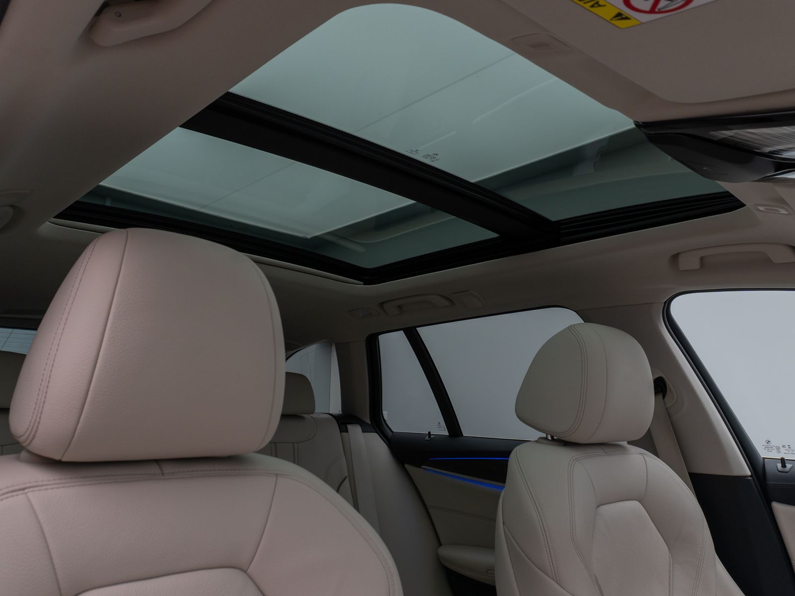 Fahrzeugabbildung BMW 530d Luxury Line Panorama Kamera HUD DAB Sport