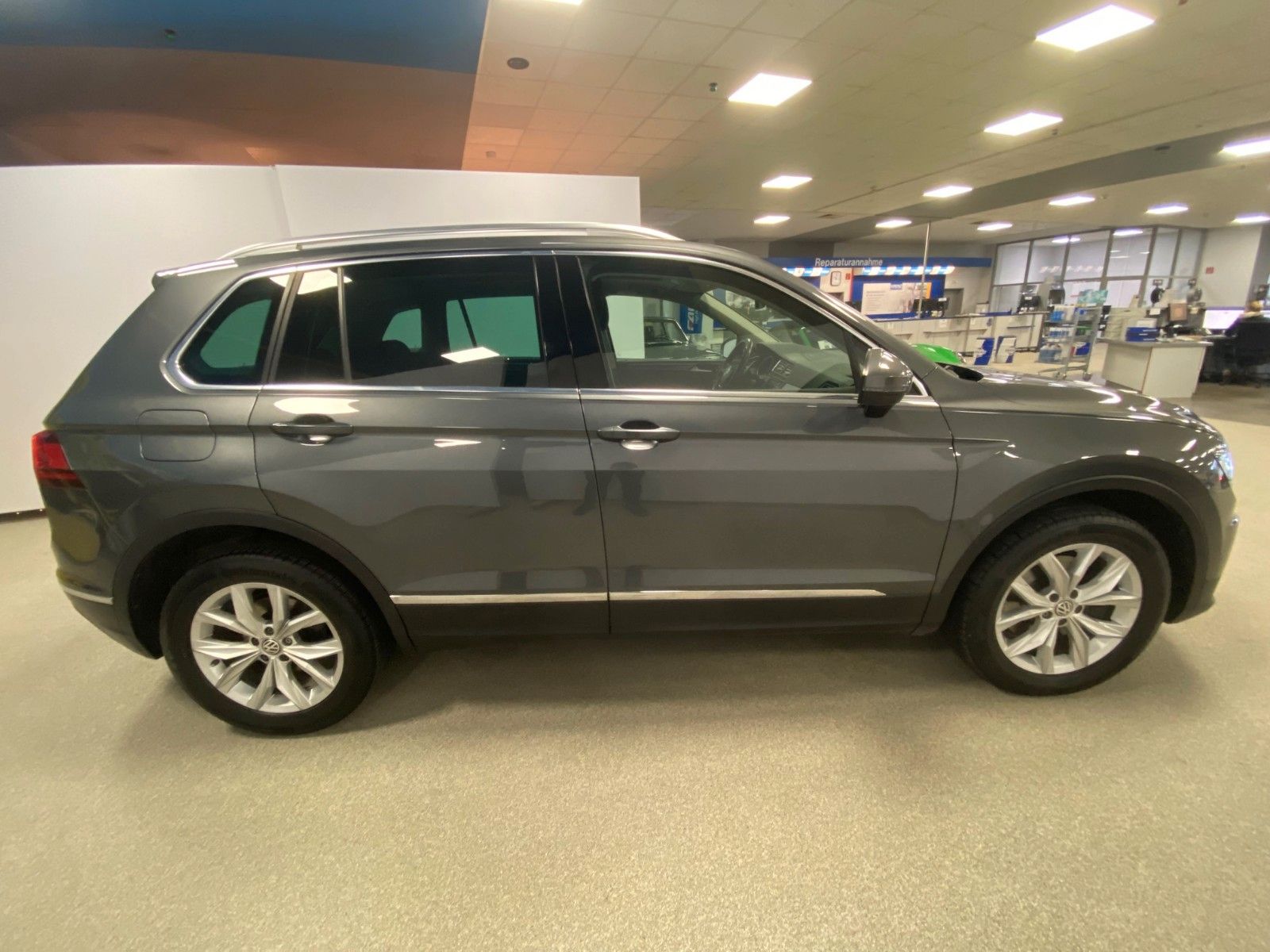 Fahrzeugabbildung Volkswagen Tiguan 2.0 TSI DSG 4MOTION Highline+ACC+DCC+NAVI