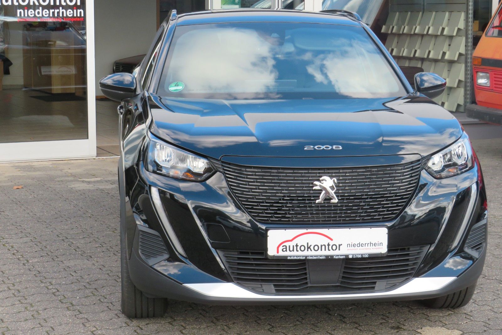Fahrzeugabbildung Peugeot 2008 e- Allure Pack NAVI KAMERA ACC PDC SITZH 1H