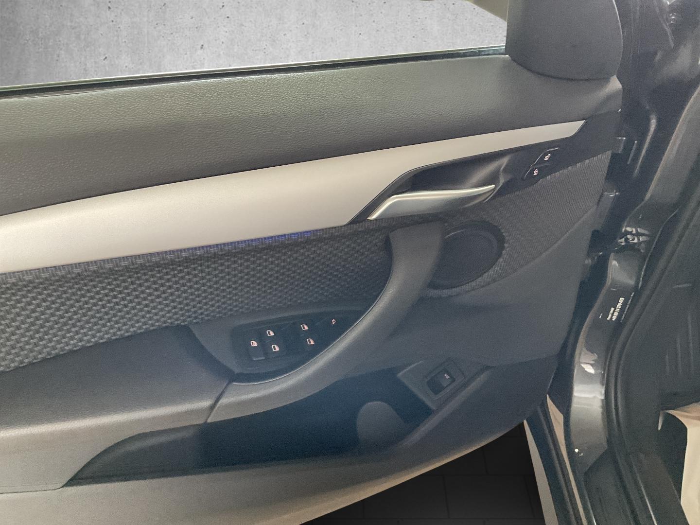 BMW X1 xDrive 20i Navi LED el-Heckklappe Klimaautom 
