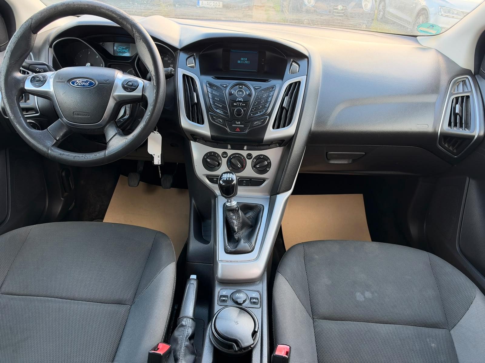 Ford Focus 2011 — photo 12