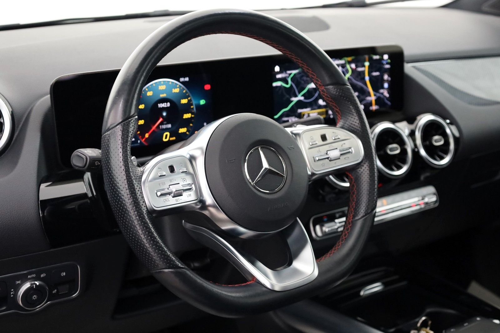 Fahrzeugabbildung Mercedes-Benz GLA 200 d, AMG line, Navi,LED,Kamera,Panorama
