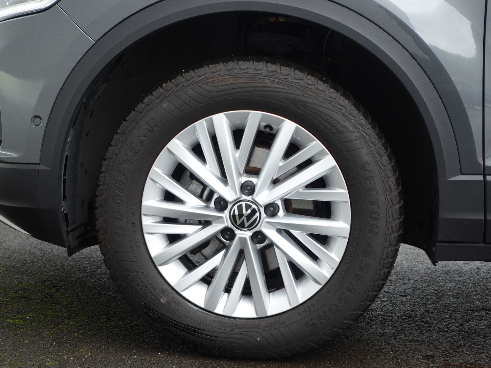 Fahrzeugabbildung Volkswagen T-Roc Life 1.5TSI DSG,Navi,AHK,Allwetter,Sitzhzg