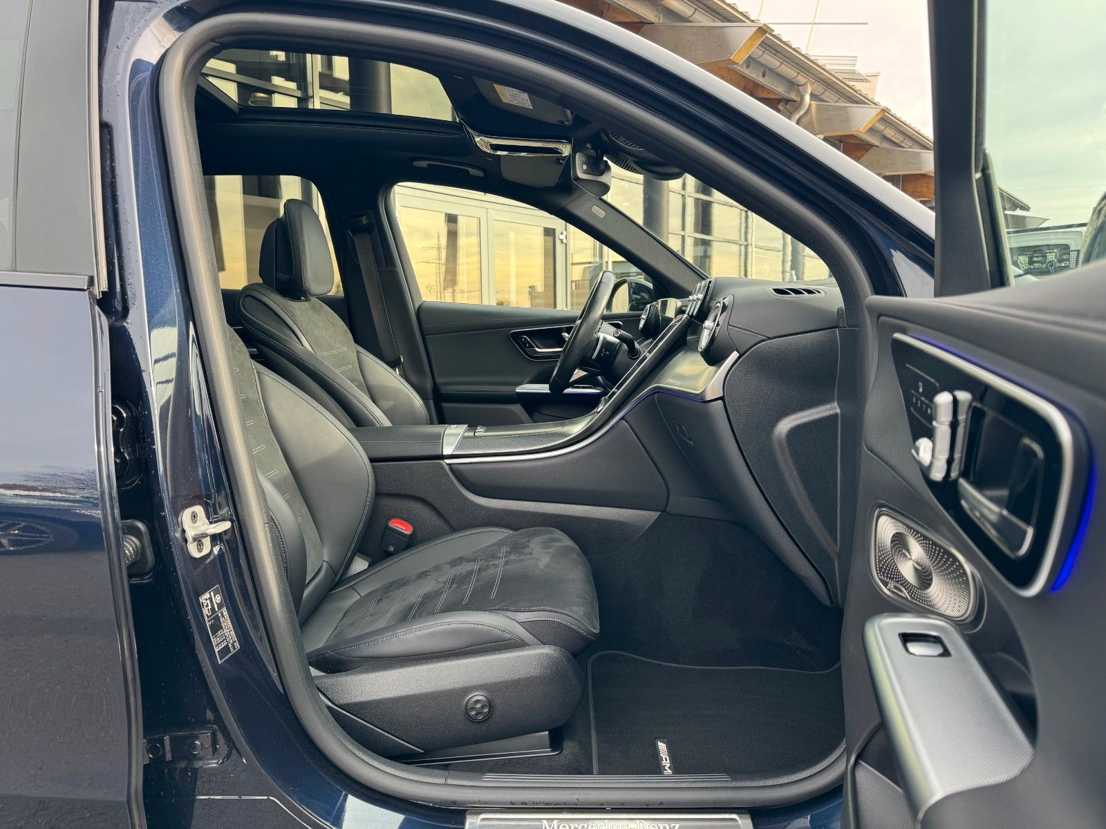 Fahrzeugabbildung Mercedes-Benz GLC 300 4M+AMG+Pano+Burm+360+Memory