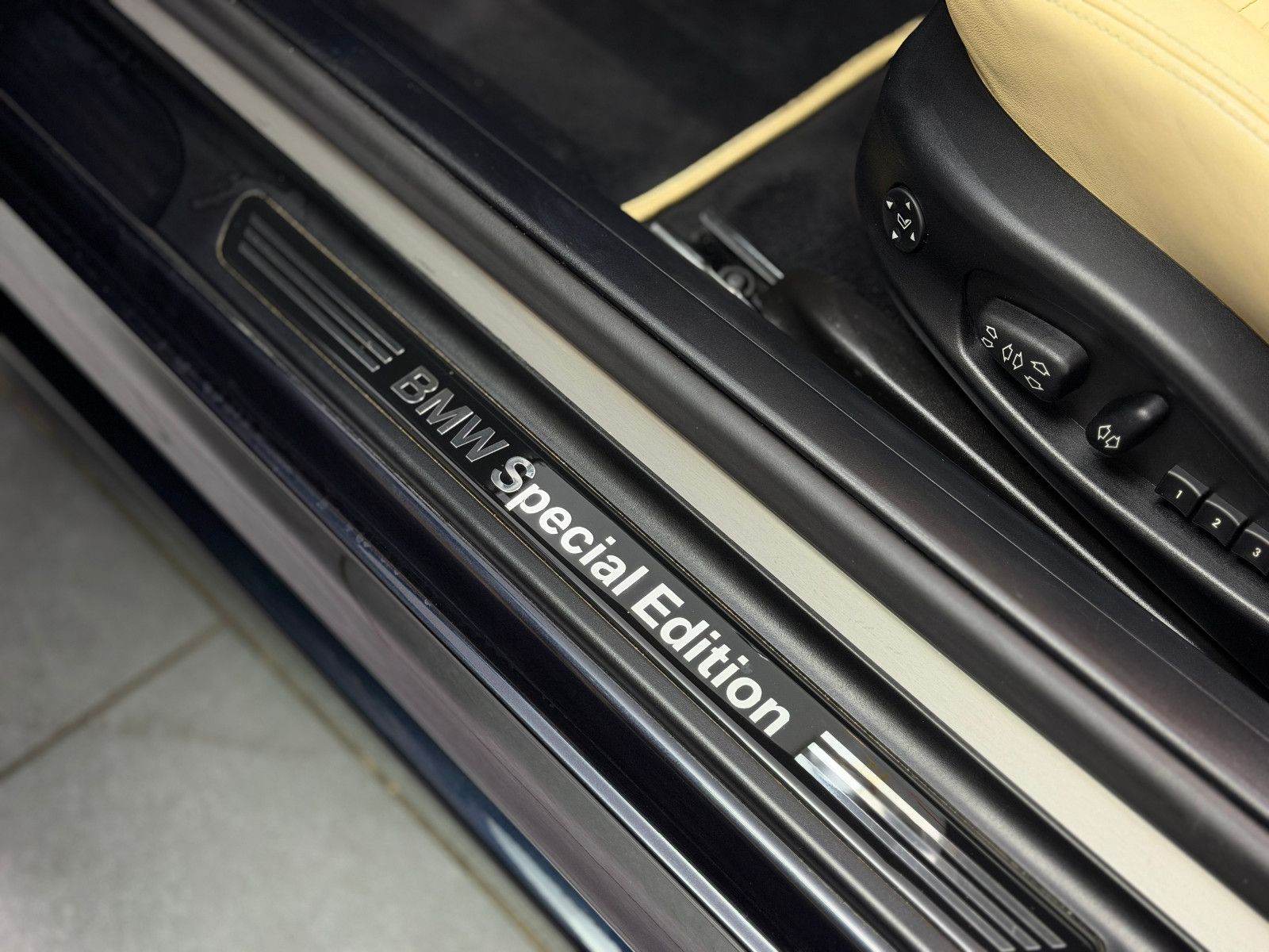 Fahrzeugabbildung BMW 330i Coupe Edition Sport |1.HAND|SMG|H/K|LEDER