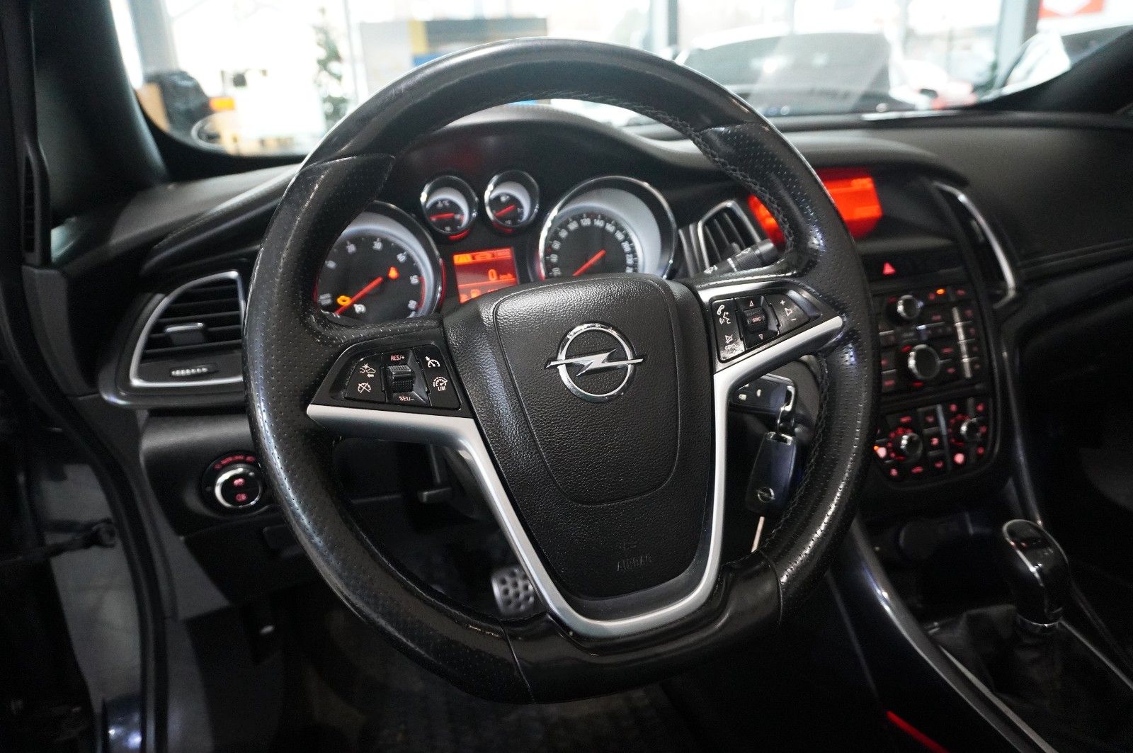 Fahrzeugabbildung Opel Cascada 2.0D INNOVATION BI-XENON/SHZ/SPORT/LEDER