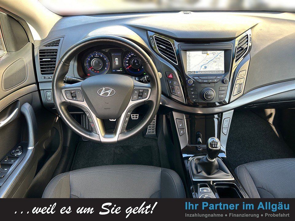Fahrzeugabbildung Hyundai i40 KOMBI 2.0 GDI STYLE NAV+KAMERA+PDC GARANTIE+