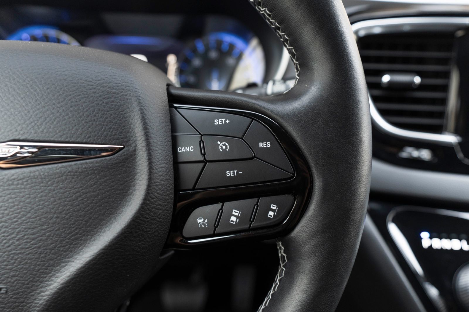 Fahrzeugabbildung Chrysler Pacifica 3,6L TOURING L 7Sitzer ACC LED 360° NAV
