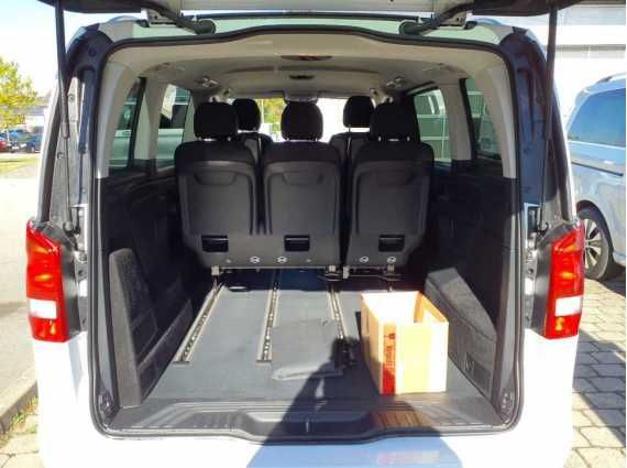 Fahrzeugabbildung Mercedes-Benz V 220 d Rise kompakt Nav SHZ 2,5t AHK RFK Tempom