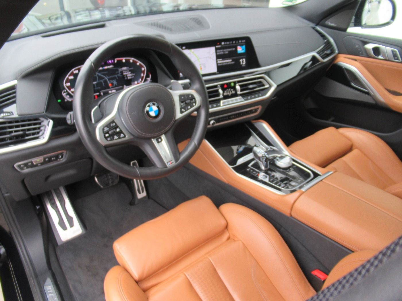Fahrzeugabbildung BMW X6 M50i AHK/Int-AL/GSD/NighVisn 2 JAHRE GARANTIE