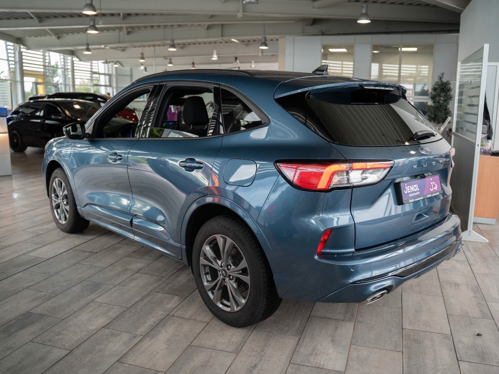 Fahrzeugabbildung Ford Kuga PHEV ST-Line AUTOM./WINTER-P./NAVI/DAB