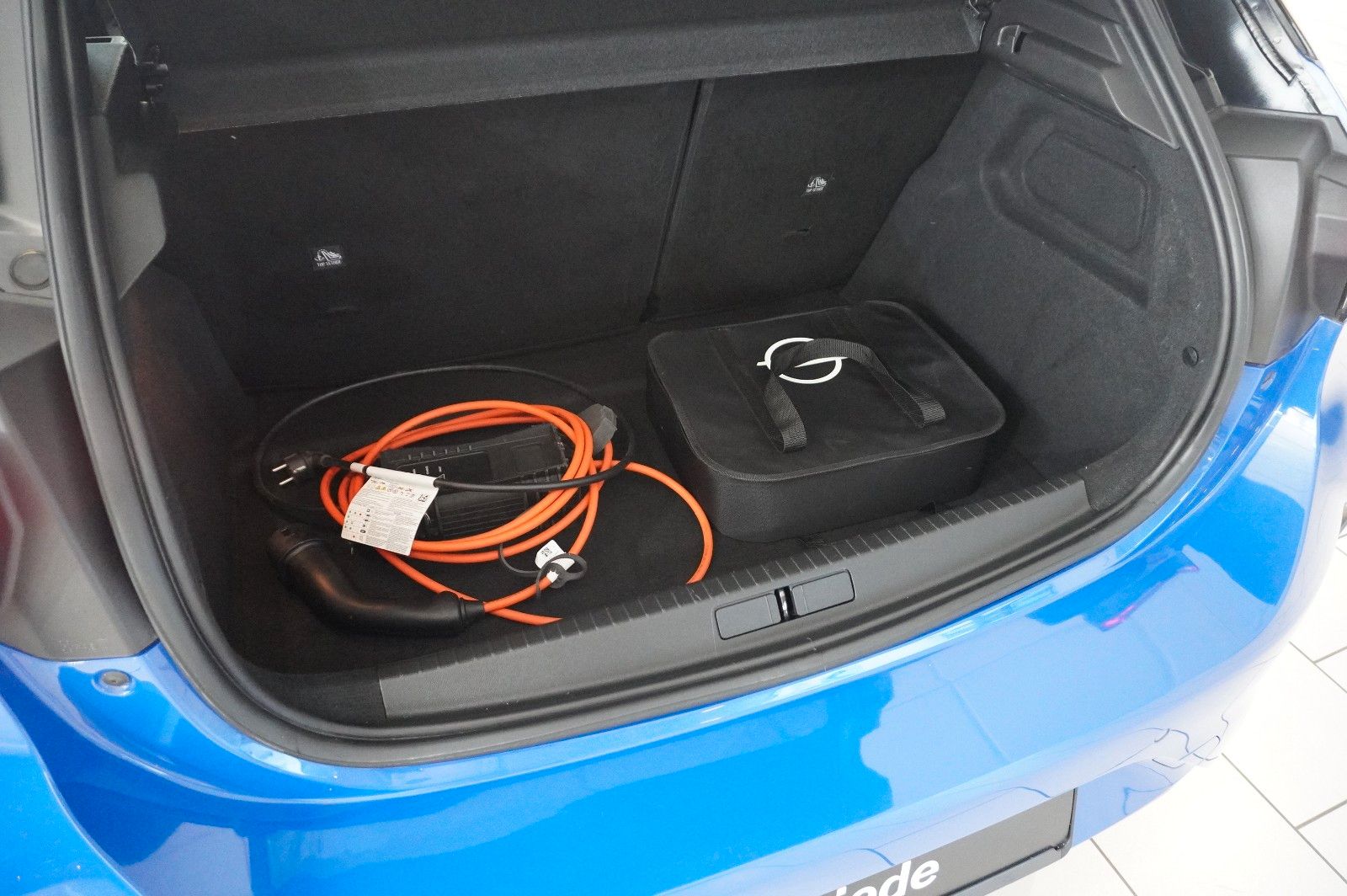 Fahrzeugabbildung Opel Corsa-e F ULTIMATE 3-PHASIG NAVI/LED/KAMERA/DAB+