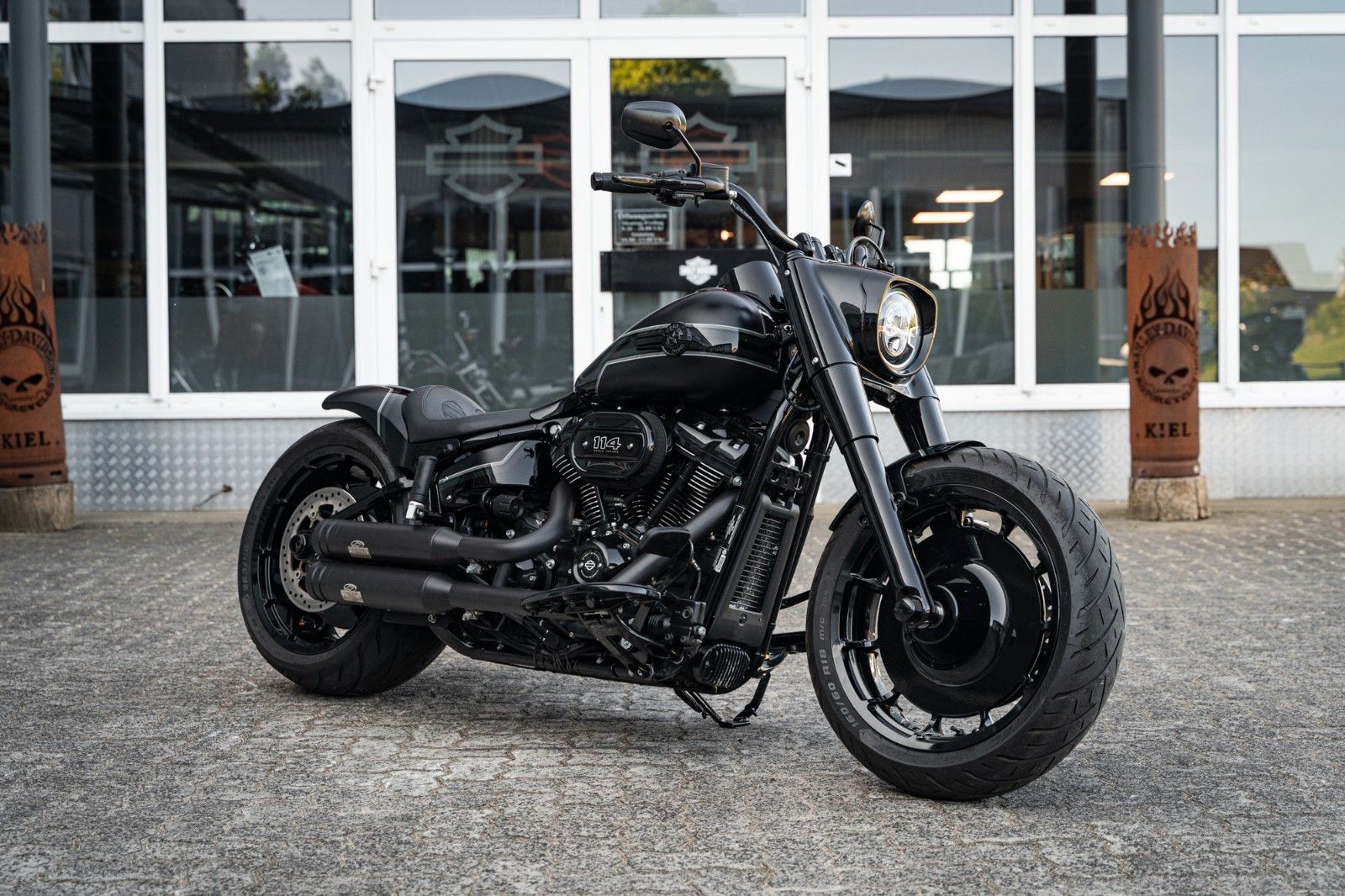 Fahrzeugabbildung Harley-Davidson DARK FAT BOY FLFBS 114 MY23 -JEKILL&HYDE-
