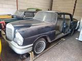 Mercedes-Benz 220 mit sehr vielen Ersatzteilen - Ersatzteile Gebrauchtwagen