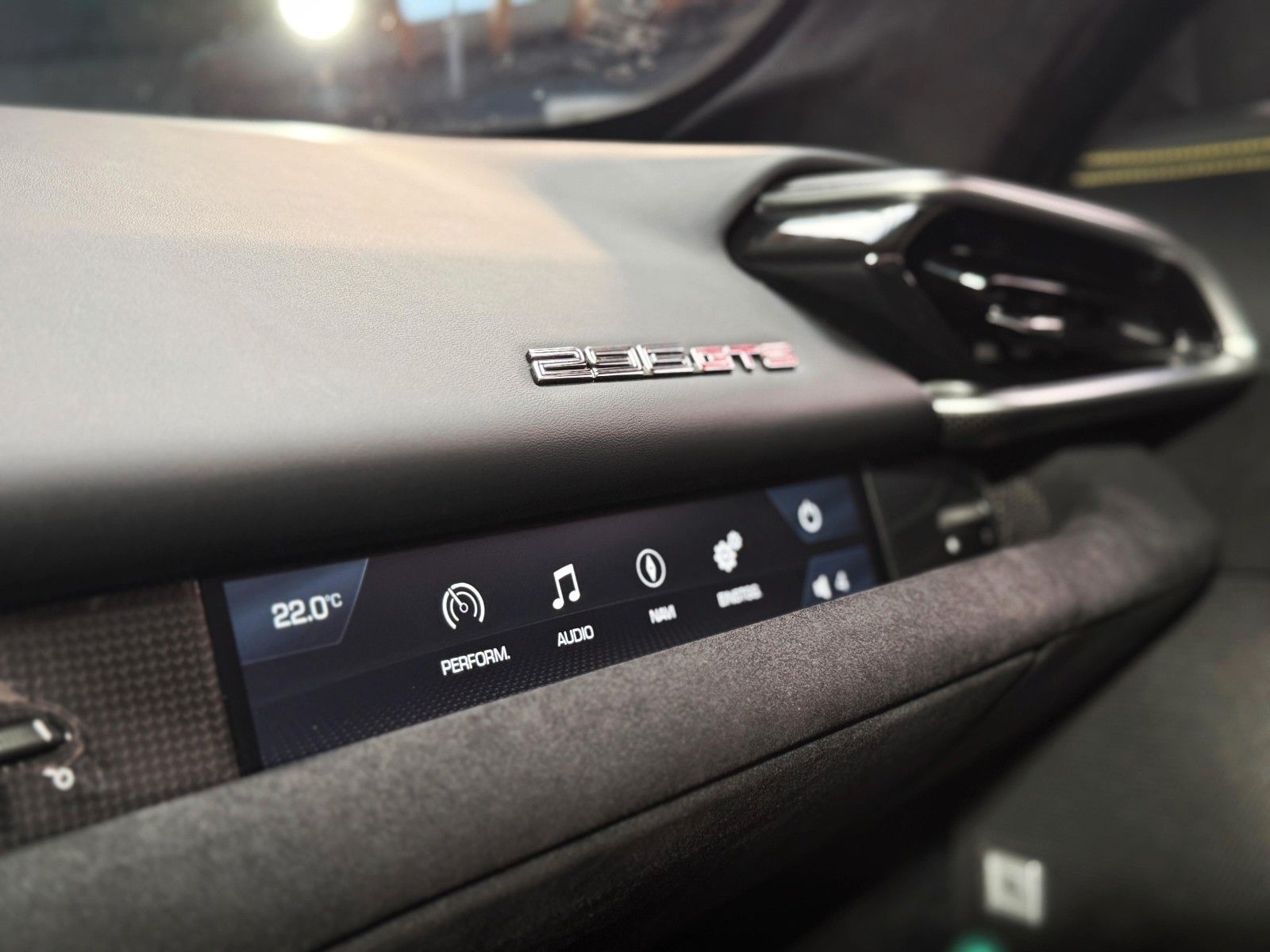 Fahrzeugabbildung Ferrari 296 GTS + Nero Extracampione + Racing Seats