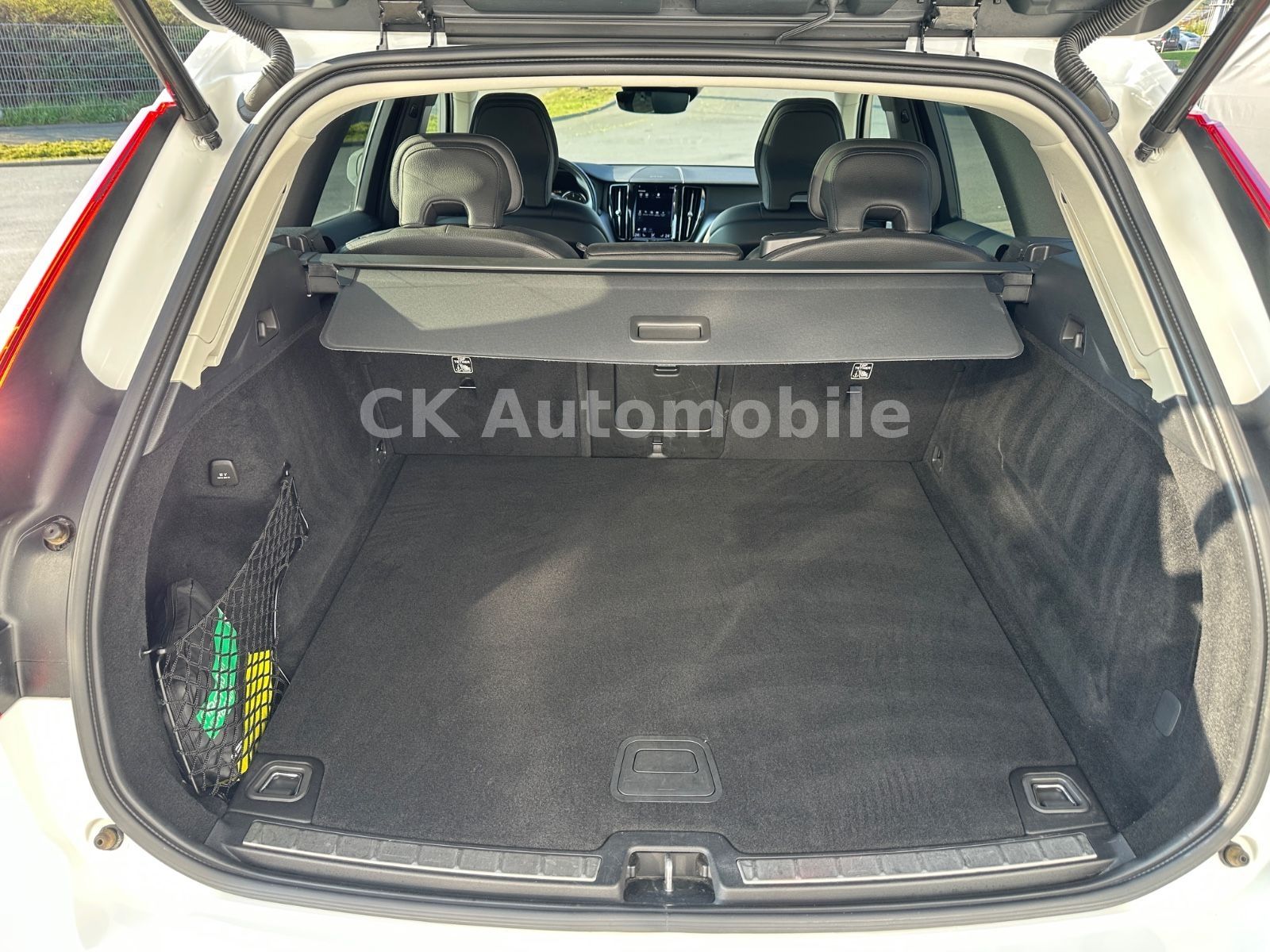 Fahrzeugabbildung Volvo XC60 B4 Momentum Pro AWD/Navi/Leder/Pano/LED/Kam
