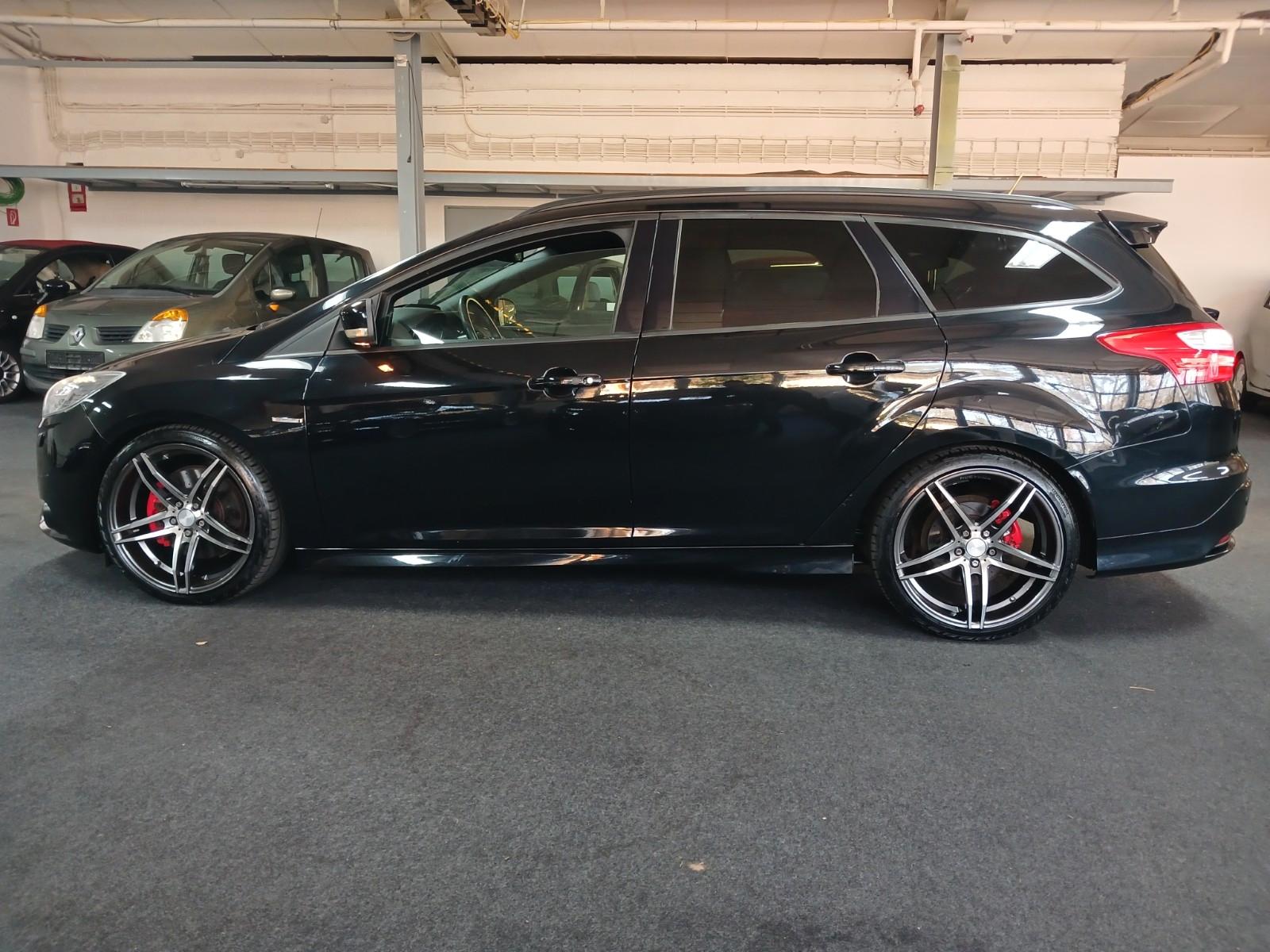 Ford Focus Turnier ST NAVI LEDER 8XALU 2.HAND!